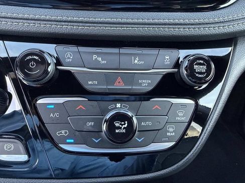 New 2027 Chrysler Pacifica Select FWD image 29
