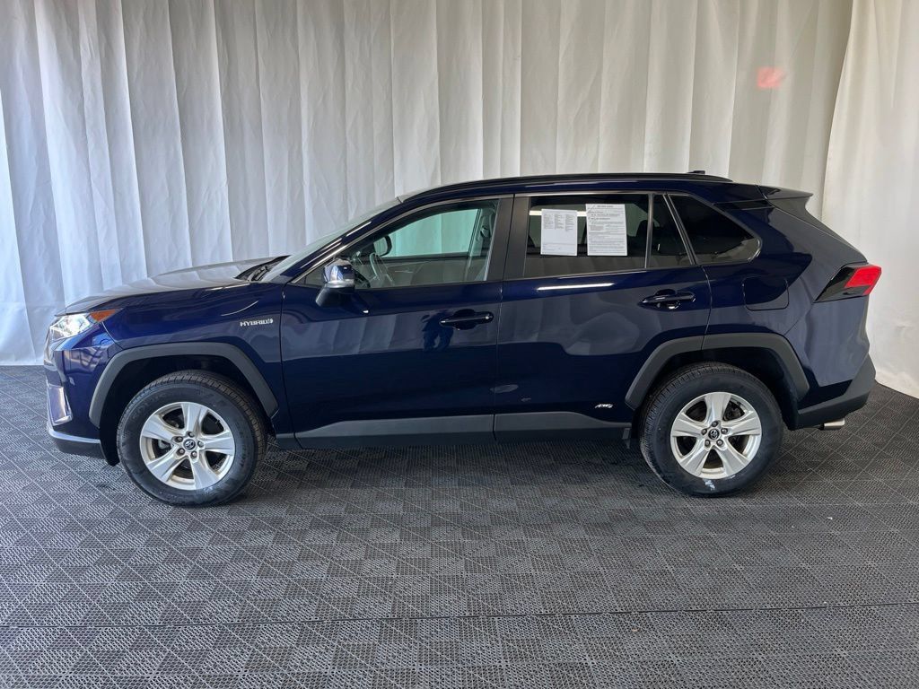 Used 2021 Toyota RAV4 XLE w/ XLE Grade Weather Package AWD/4WD image 28