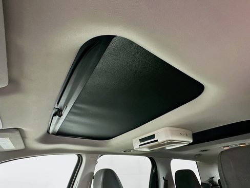 Used 2012 GMC Acadia SLE image 25