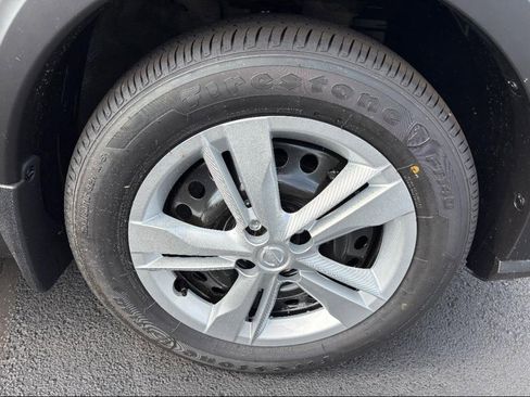 Certified 2025 Nissan Kicks Play S image 27