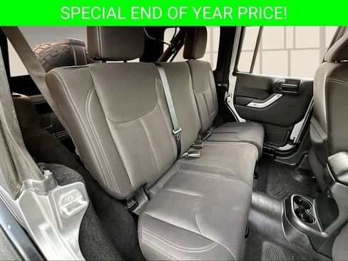 Used 2016 Jeep Wrangler Unlimited Rubicon w/ Connectivity Group image 22