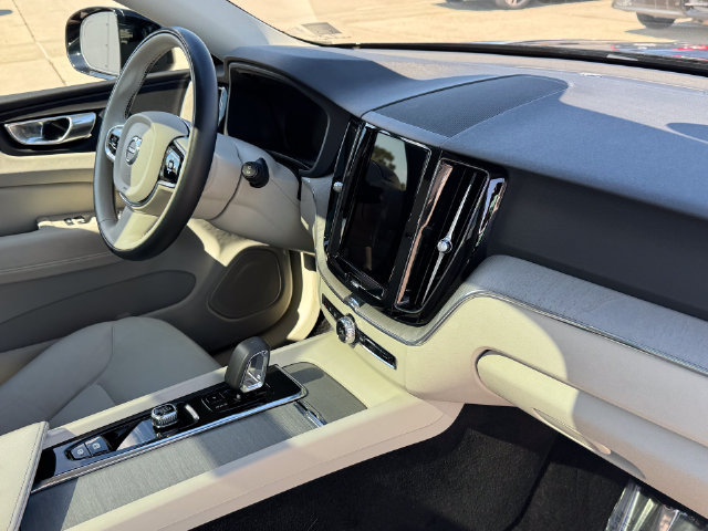Used 2024 Volvo XC60 B5 Plus w/ Protection Package Premier AWD/4WD image 9