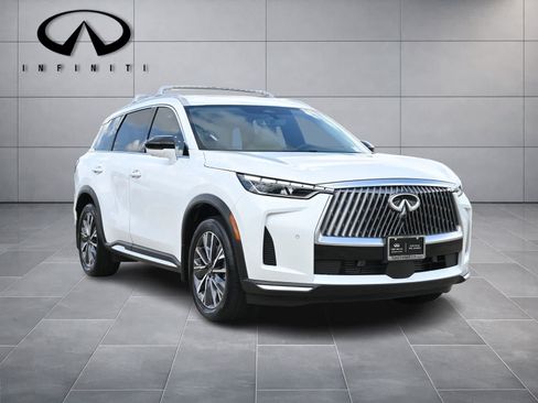 Certified 2026 INFINITI QX60 Luxe w/ Cargo Package FWD image 3