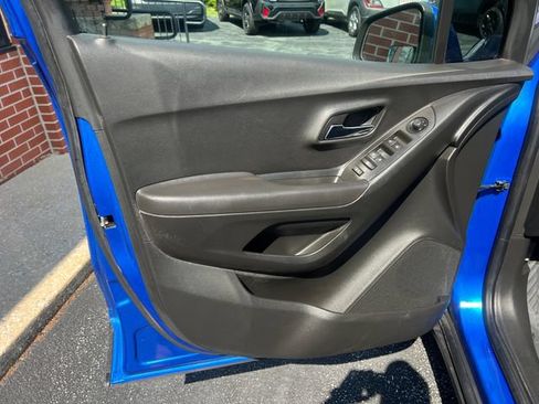 Used 2016 Chevrolet Trax LT w/ LT Convenience Package FWD image 8