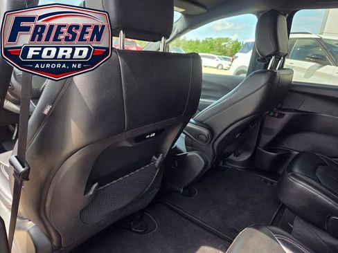 Used 2025 Chrysler Pacifica Select FWD image 25
