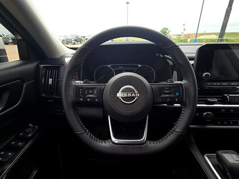 Used 2022 Nissan Pathfinder SV FWD image 12