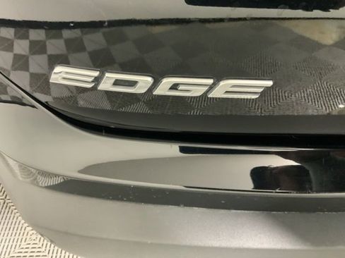 Used 2019 Ford Edge Titanium image 38
