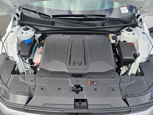 New 2025 Hyundai Ioniq 5 SEL image 17