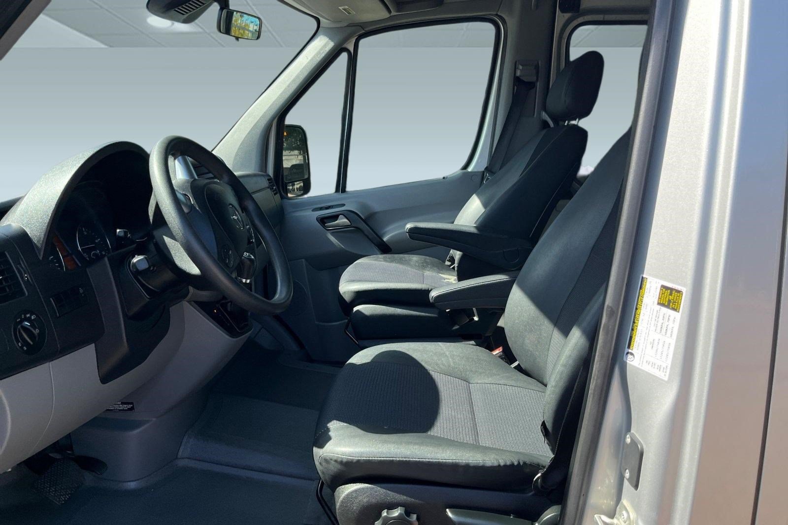 Used 2018 Mercedes-Benz Sprinter 2500 image 3