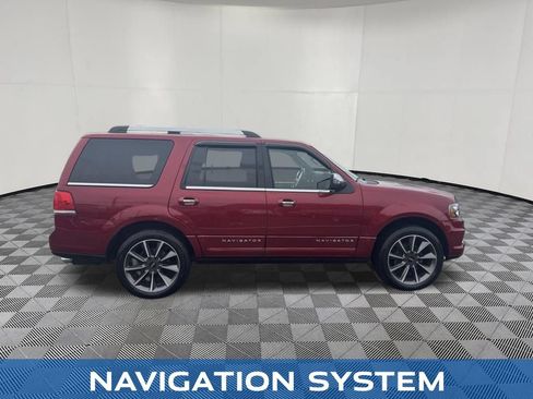 Used 2017 Lincoln Navigator Reserve AWD/4WD image 4