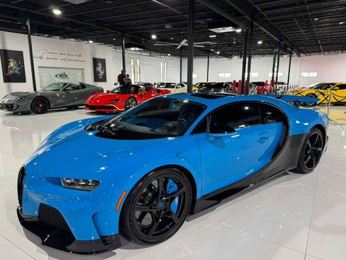 Used 2023 Bugatti Chiron Super Sport image 3