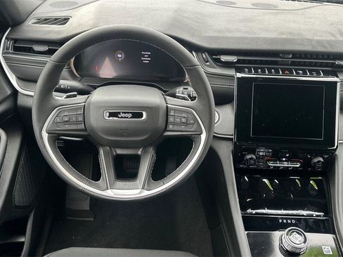 New 2025 Jeep Grand Cherokee L Laredo w/ Luxury Tech Group I image 14