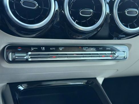 Used 2025 Mercedes-Benz GLA 250 4MATIC image 27