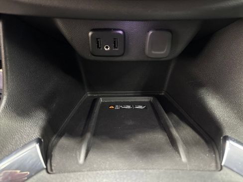 Used 2023 Chevrolet Traverse LT AWD/4WD image 23