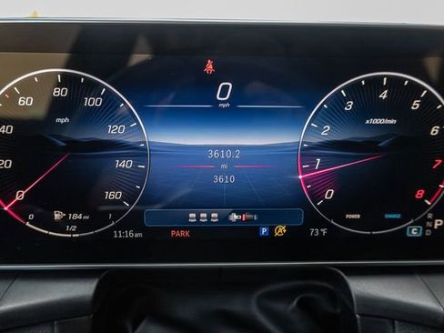 Used 2025 Mercedes-Benz GLC 300 4MATIC image 10