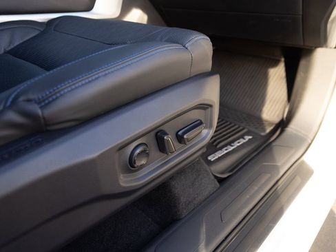 Used 2025 Toyota Sequoia Platinum image 32