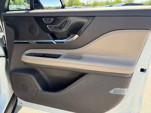 Used 2023 Lincoln Corsair FWD image 9