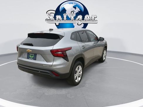 Used 2025 Chevrolet Trax LS w/ Driver Confidence Package image 9