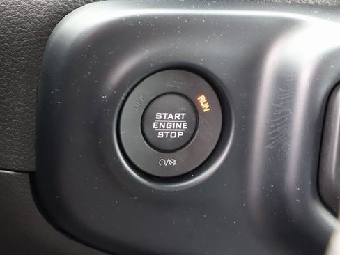 Used 2023 Jeep Gladiator Sport image 30