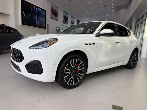Used 2025 Maserati Grecale Modena AWD/4WD image 9