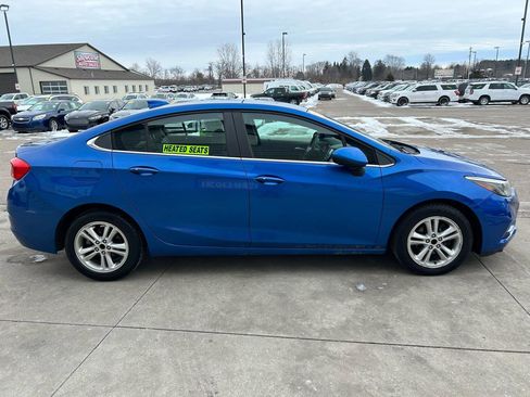 Used 2016 Chevrolet Cruze LT w/ Convenience Package image 4