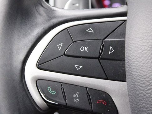 Used 2015 Dodge Charger SXT image 28