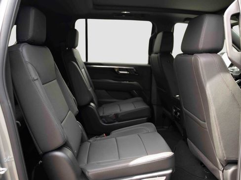 New 2026 Chevrolet Suburban Z71 w/ Comfort Package AWD/4WD image 25