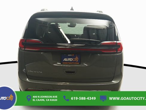 Used 2022 Chrysler Pacifica Touring-L FWD image 12
