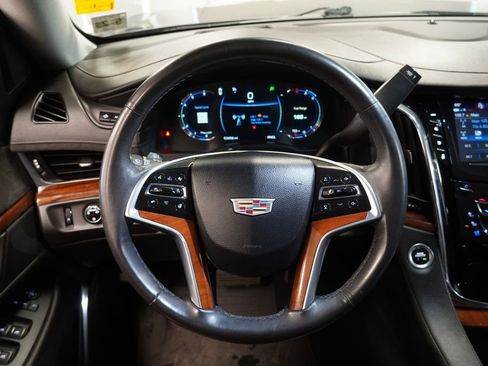 Used 2017 Cadillac Escalade ESV Luxury AWD/4WD image 11
