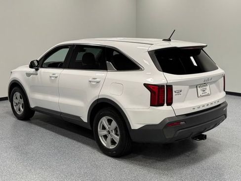 Used 2022 Kia Sorento LX FWD image 9