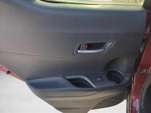 Used 2018 Toyota C-HR XLE FWD image 8