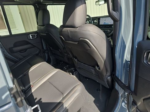 New 2026 Jeep Gladiator Sport AWD/4WD image 12
