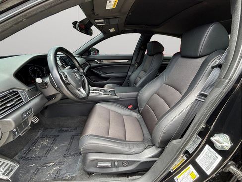Used 2020 Honda Accord Sport image 2