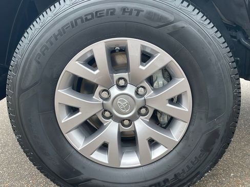 Used 2022 Toyota Tacoma SR5 RWD image 13