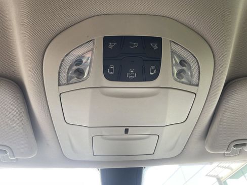 Used 2017 Chrysler Pacifica Touring FWD image 21