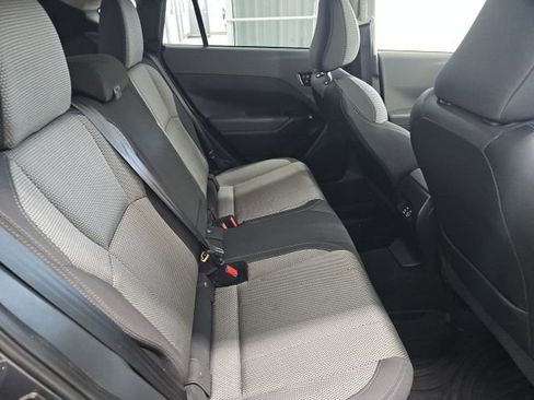 Used 2024 Subaru Crosstrek 2.0i Premium image 15