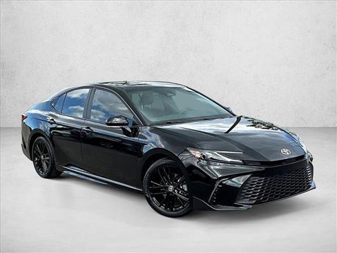 Used 2025 Toyota Camry SE FWD image 9