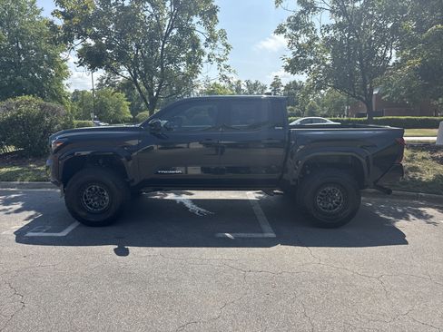 Used 2026 Toyota Tacoma SR5 AWD/4WD image 7