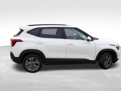 Certified 2024 Kia Seltos S FWD image 2