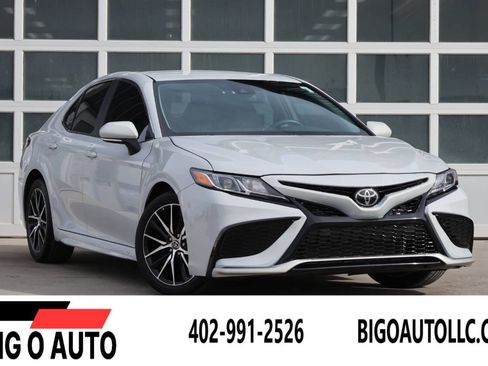 Used 2023 Toyota Camry SE image 1