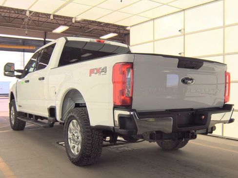 Used 2024 Ford F250 XLT w/ FX4 Off-Road Package image 3