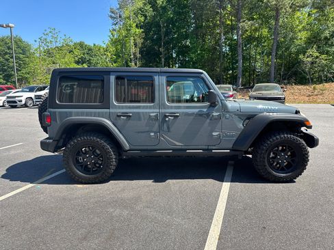 Used 2025 Jeep Wrangler Willys AWD/4WD image 5