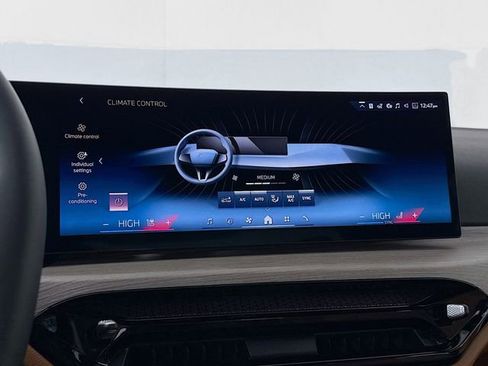 Used 2026 BMW 330i xDrive Sedan w/ Premium Package image 16