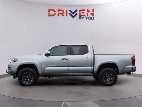 Used 2023 Toyota Tacoma SR5 AWD/4WD image 2