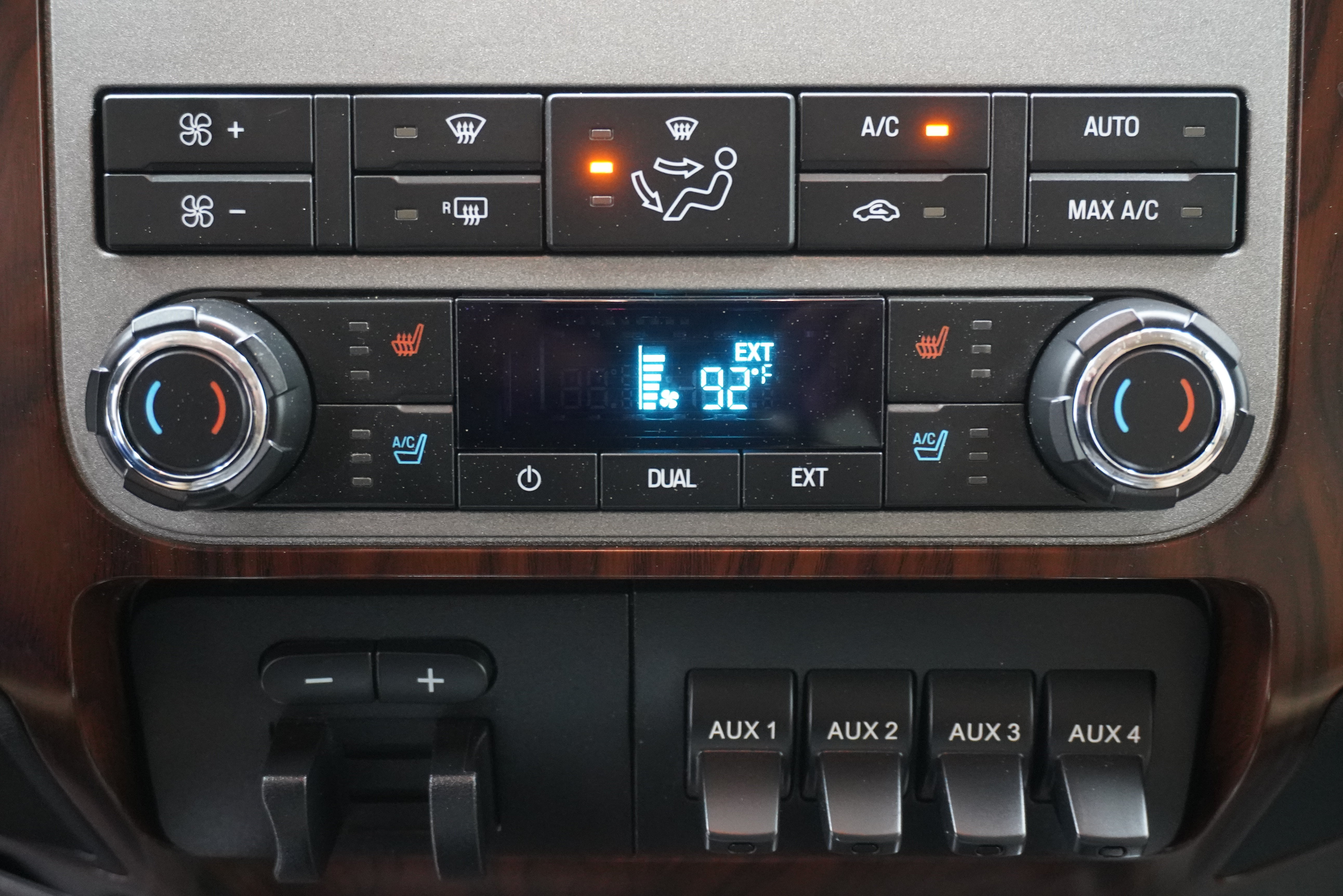 Used 2012 Ford F350 Lariat w/ Lariat Interior Pkg AWD/4WD image 22