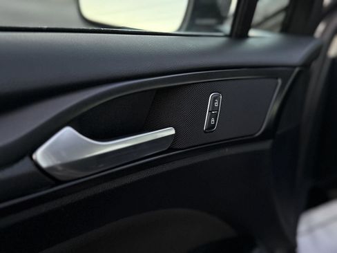 Used 2018 Ford Fusion SE w/ Equipment Group 201A image 7