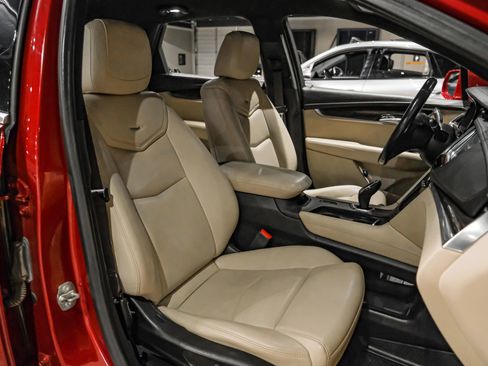 Used 2019 Cadillac XT5 FWD image 28