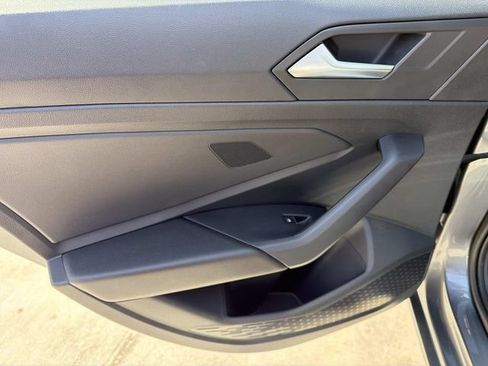 Used 2023 Volkswagen Jetta SE w/ Panoramic Sunroof Package FWD image 9