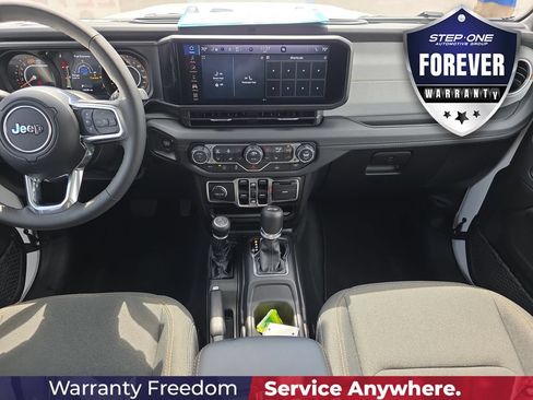 Used 2026 Jeep Wrangler Unlimited Sahara AWD/4WD image 16