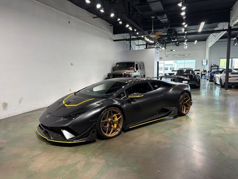 Used 2018 Lamborghini Huracan AWD/4WD image 41